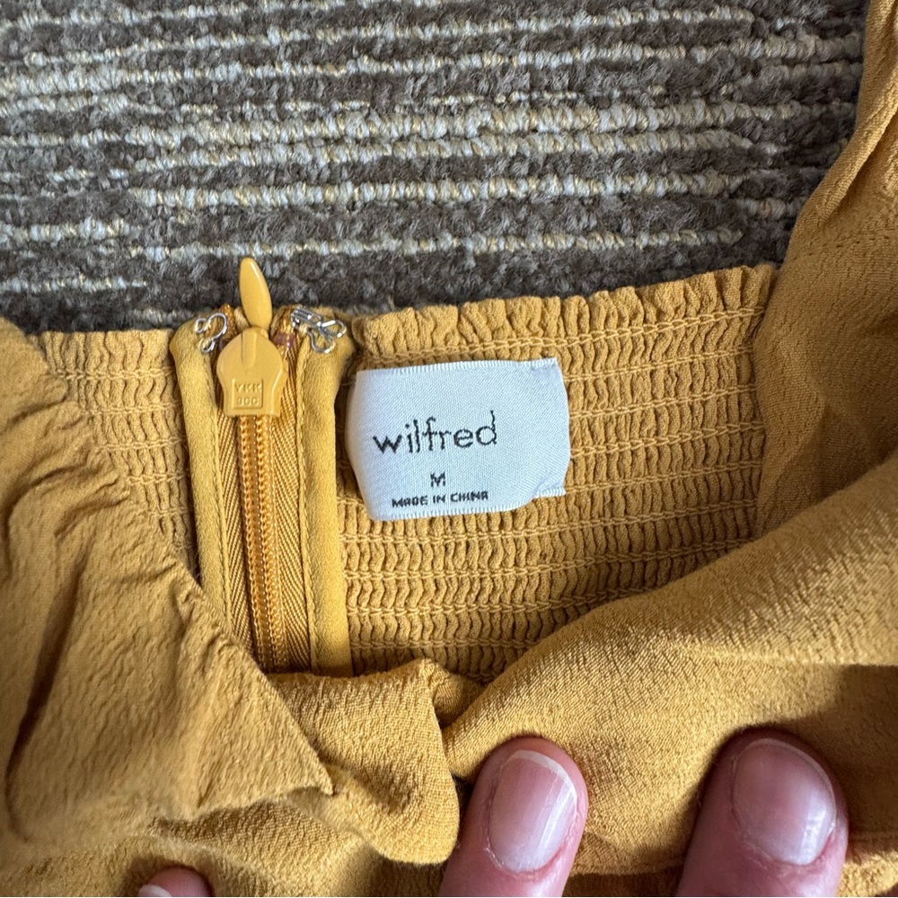 Has a rip do not buy Wilfred Yellow Spaghetti Strap Sundress for Night Out - Picture 3 of 5